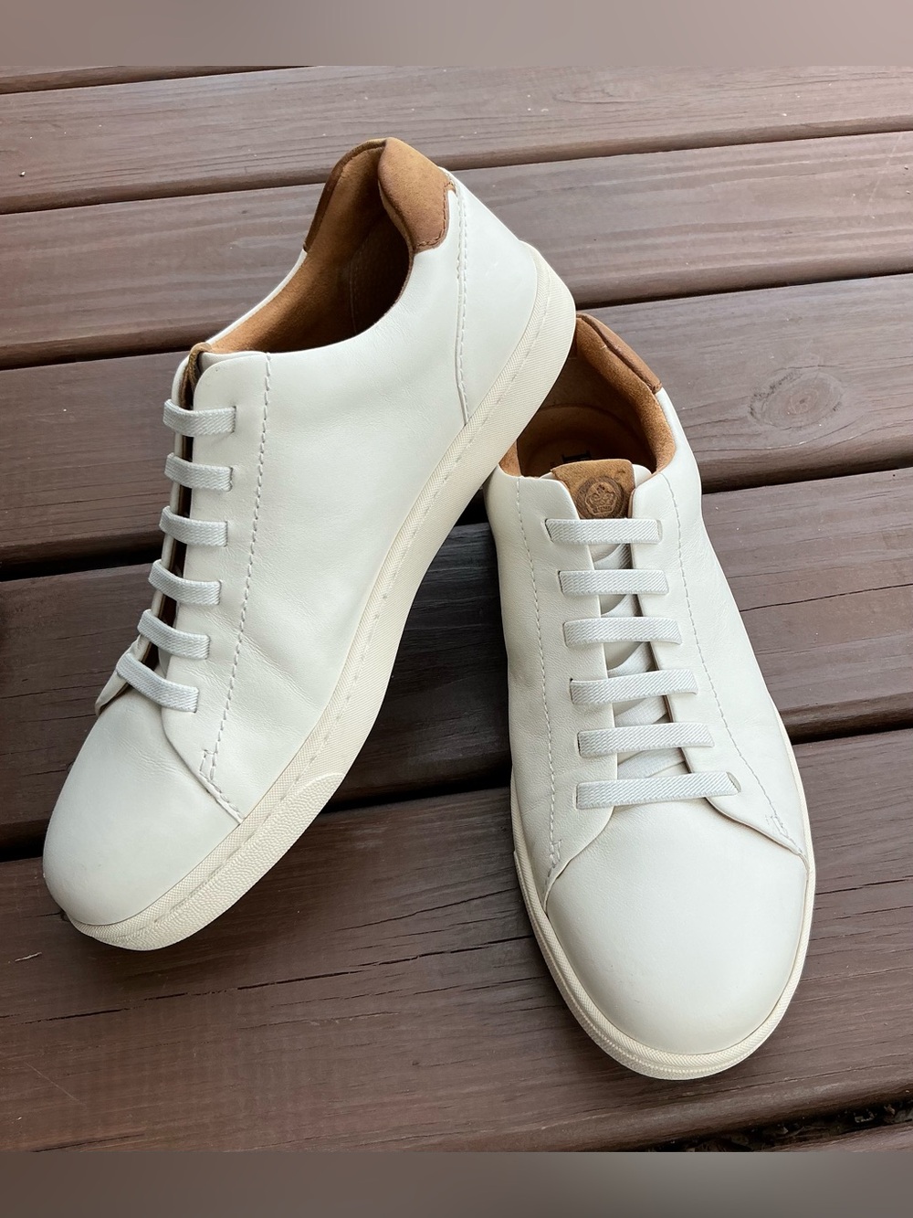 Born White Leather Sneakers EUC 🌟